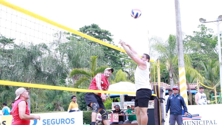 Cuatro equipos clasifican a segunda ronda en masculino en el voleibol de arena de Hato Mayor