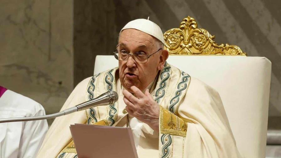 El papa presidió la vigilia y recordó a los pueblos destruidos por el mal y la injusticia