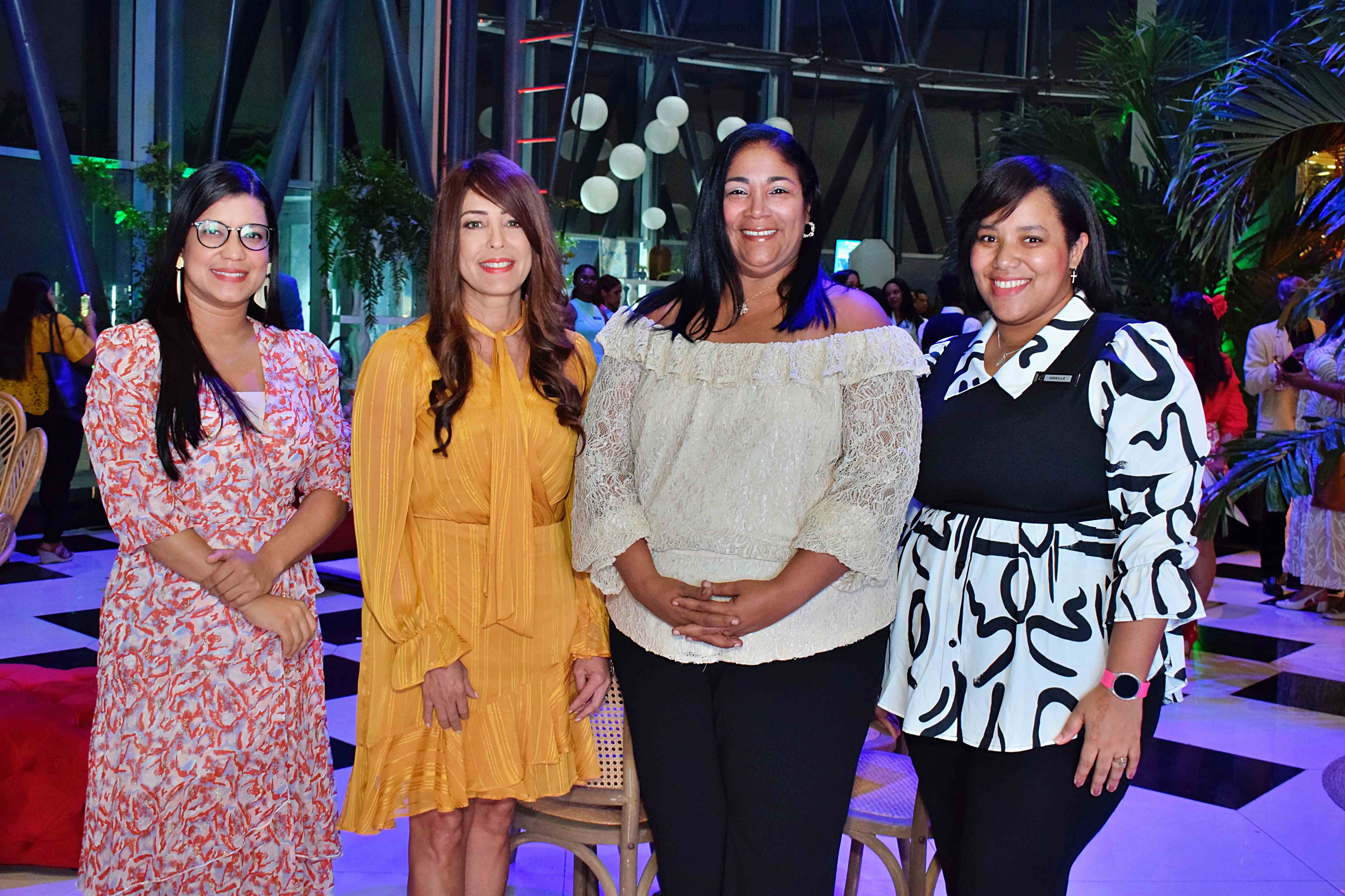 Stephanie Rosario, Gina Eli, Yalta Rodríguez y Giselle García.