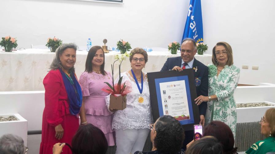 Rotary reconoce 24 damas destacadas en la sociedad dominicana