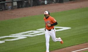 Orioles apalean de nuevo a Angelinos, esta vez por 13-4 con 9 carreras en la 6ta