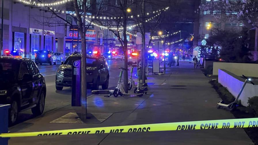 Siete adolescentes heridos en tiroteo en centro comercial de Indianápolis