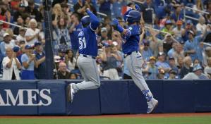 Turner batea jonrón e impulsa cuatro carreras en victoria de Azulejos sobre Rays