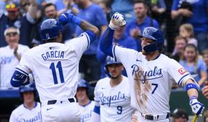 Witt queda a un doble del ciclo, Kansas City pega 5 jonrones y blanquea a Mellizos