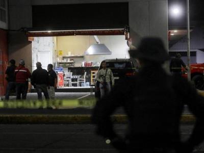 Asesian a tiros a alcalde mexicano en un restaurante