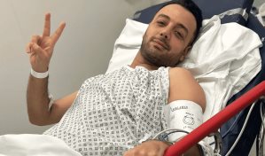 El periodista del canal Iran International apuñalado en Londres sale del hospital