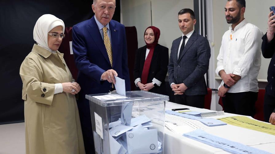 Cierran las urnas en las elecciones locales de Turquía en una jornada con dos muertos