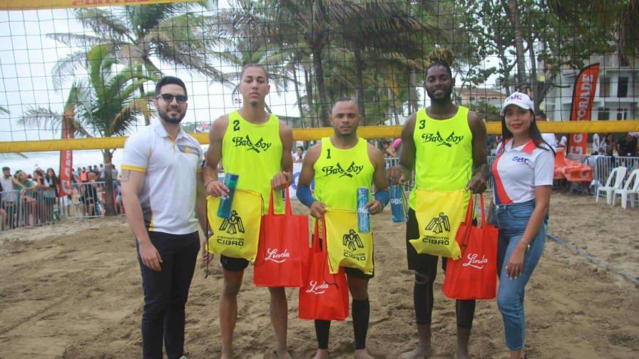 Los Pescadores y Peach Pro Sport ganan el torneo de playa Cabarete