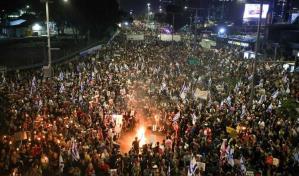 Más de 100,000 israelíes protestan en Jerusalén contra Netanyahu para pedir elecciones