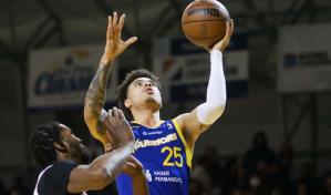 Los Sixers rescinden el contrato del dominicano Lester Quiñones