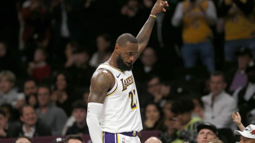 LeBron James encesta 40 puntos e iguala marca personal de 9 triples; Lakers vencen a Nets
