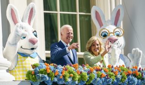 Biden abre la Casa Blanca a miles de niños en Pascua, en un momento clave para la campaña