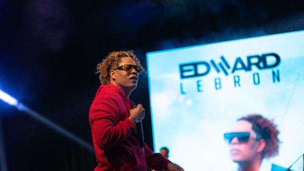 El cantante Edward Lebrón rinde tributo a Redimi2 en un documusical