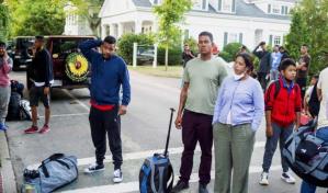 Migrantes enviados por DeSantis a Marthas Vineyard pueden demandar a empresa de vuelos fletados