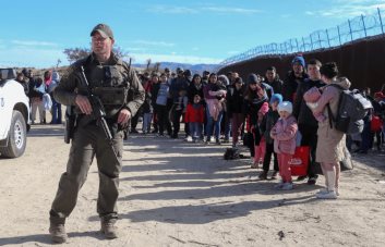 Zozobra entre los migrantes en la frontera de México ante el futuro de la Ley SB4 de Texas