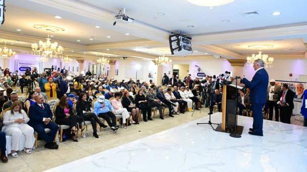 Miguel Vargas plantea desarrollar una política distinta a beneficio de dominicanos en el exterior