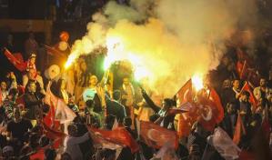 La oposición turca celebra una victoria histórica en las municipales