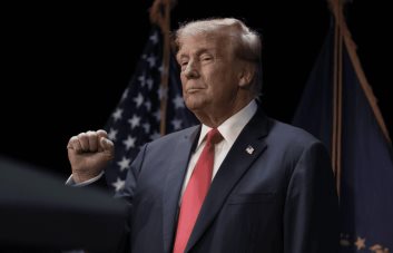 Trump echa más leña al fuego en la campaña electoral más crispada de EE.UU.