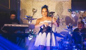 Lee Burgos brilló en encuentro íntimo con su público