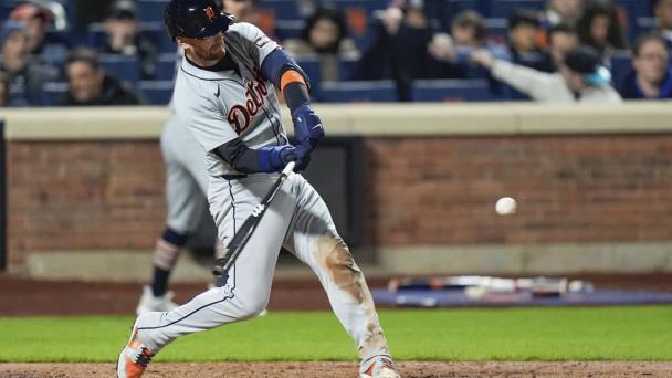 Cuadrangular de tres carreras de Kelly en la décima ayuda a los invictos Tigres a vencer a Mets