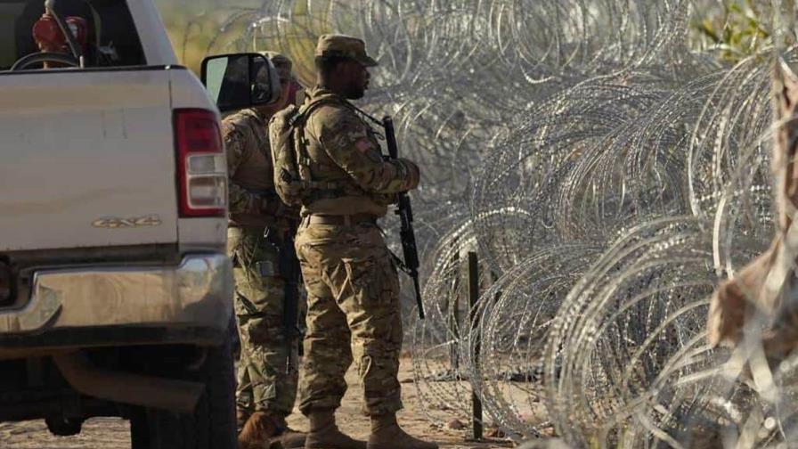 Trifulca entre migrantes y agentes en la frontera entre México y Estados Unidos