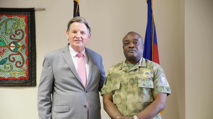 Embajador de Estados Unidos se reúne con el director de la Policía Nacional de Haití