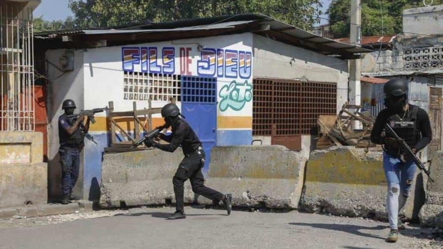 La Policía de Haití sigue haciendo frente a las bandas armadas en el centro de la capital