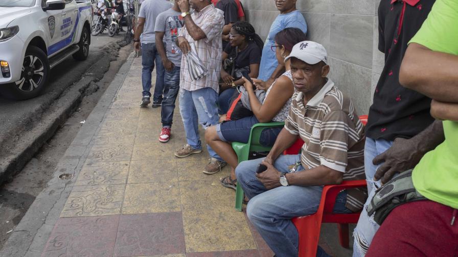 Alcaldía desaloja vendedores de la avenida Mella