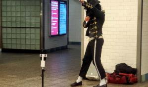 Michael Jackson vuelve a Times Square, personificado en un nuevo imitador