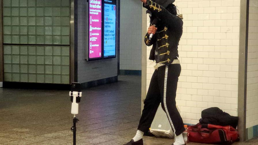 Michael Jackson vuelve a Times Square, personificado en un nuevo imitador