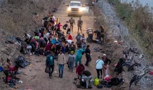 Rancheros en la frontera de EE. UU. se ven amenazados por la crisis migratoria
