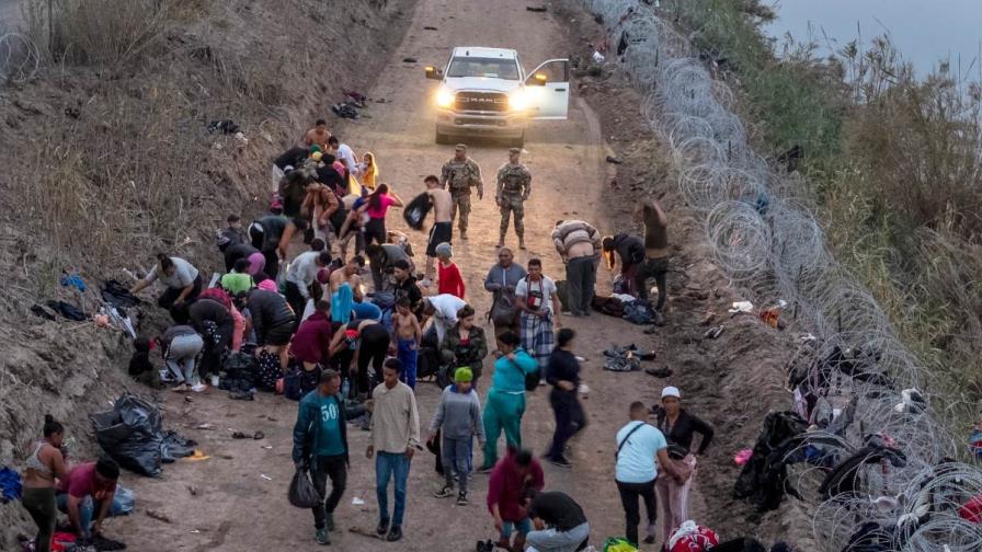 Procesan a migrantes por amotinarse en la frontera y cruzar a EEUU