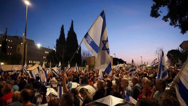 Tras el aterrador ataque de Irán, los israelíes tranquilos por la eficacia de la defensa antiaérea