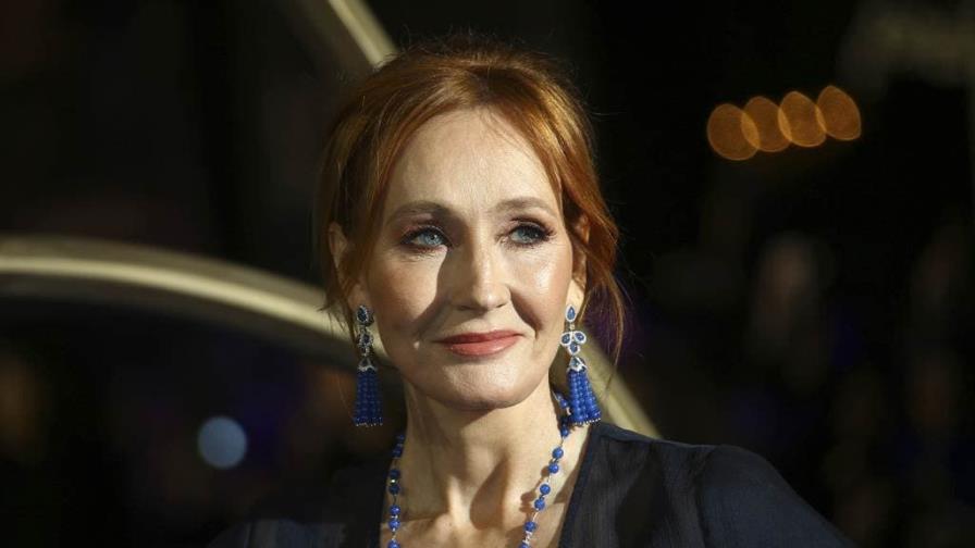 Policía exonera a JK Rowling por tuits contra la ley de tolerancia de Escocia