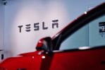 Entregas de Tesla caen en el primer trimestre y su acción baja
