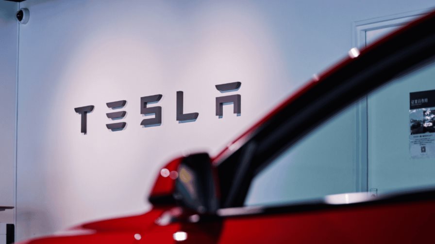 Entregas de Tesla caen en el primer trimestre y su acción baja