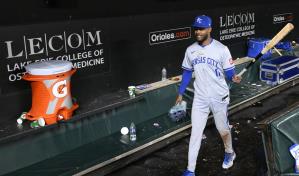 Marsh domina en 7 entradas, Maikel García remolca 3; Reales superan a Orioles