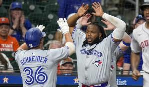 Jonr&oacute;n de 2 carreras de Schneider en la 9na da triunfo a Azulejos ante Astros