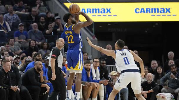 Pese a triple doble de Doncic, Warriors superan a Mavericks, 104-100