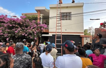 Niño de 10 años muere electrocutado al intentar retirar una chichigua en Baní