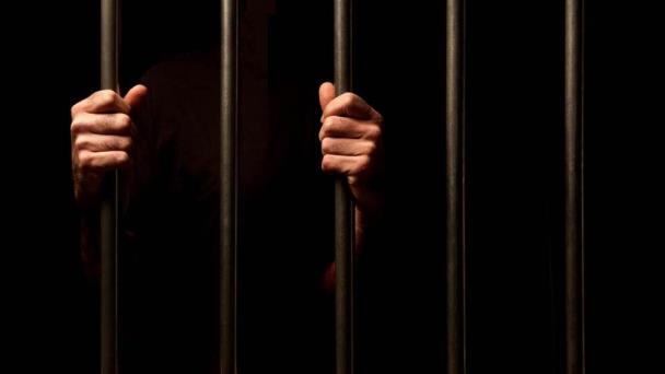 Sentencian a 37 años de cárcel a un estadounidense por tiroteo en taller mecánico musulmán