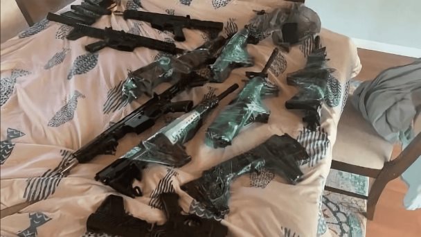 Más de 13 años de cárcel a hombre que intentó vender 90 rifles a carteles mexicanos