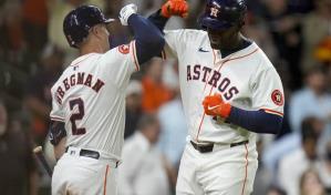 Con dos jonrones de Álvarez, los Astros aplastan 8-0 a los Azulejos