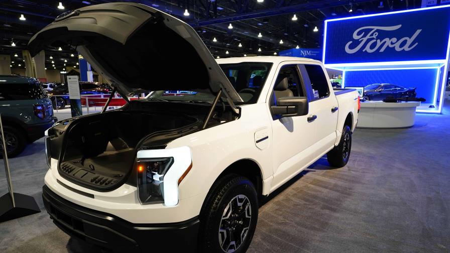 Ford posterga producción de dos vehículos eléctricos ante ralentización de mercado en EEUU