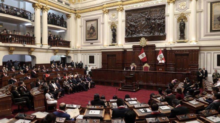 Congreso de Perú rechaza dos pedidos para destituir a presidenta por Rolexgate