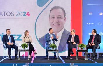 Abel Martínez le narra al empresariado el día a día de los trabajadores dominicanos