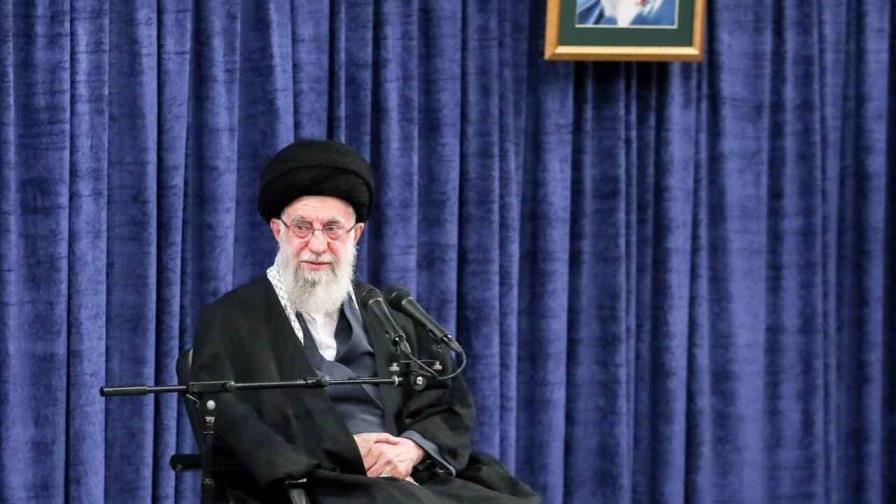 El Líder Supremo iraní amenaza a Israel tras el ataque a su consulado en Siria
