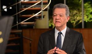 Leonel se reunirá cada lunes con la prensa