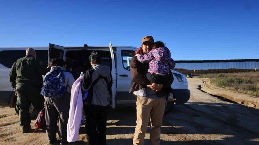 Una jueza de EE.UU. ordena dar albergue seguro para niños migrantes que cruzan la frontera
