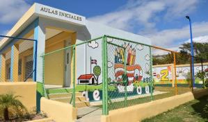 Minerd entrega remozada escuela Gabriela Mistral en Pantoja